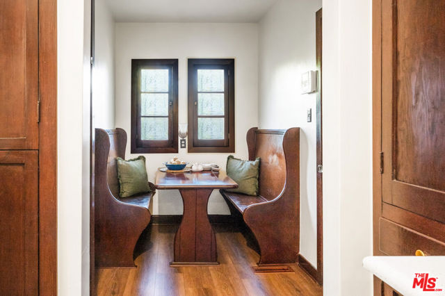 6655 Emmet Terrace, Los Angeles CA: https://media.crmls.org/mediaz/3291ca89-4721-4c94-b50c-d2e074d44a05.jpg