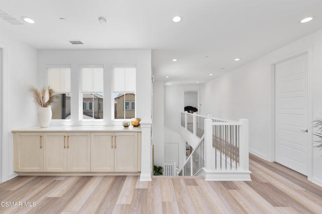 20843 Acorn Circle, Porter Ranch CA: https://media.crmls.org/mediaz/3291e7e8-f9e8-49a6-b1e2-c334861f5e21.jpg
