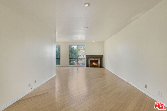 13331 Moorpark Street, Sherman Oaks CA: https://media.crmls.org/mediaz/32921adf-cac8-48d5-b806-fb600af4425d.jpg