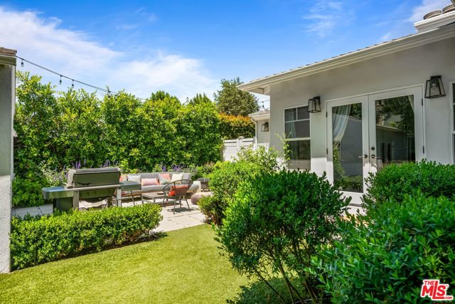 4223 Wilkinson Avenue, Studio City CA: https://media.crmls.org/mediaz/3292efaa-fe3f-4538-8521-0d8bb147bad5.jpg