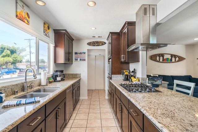 13225 Waltham Ave, Poway CA: https://media.crmls.org/mediaz/32938f34-0270-413b-b245-d79697548cc1.jpg