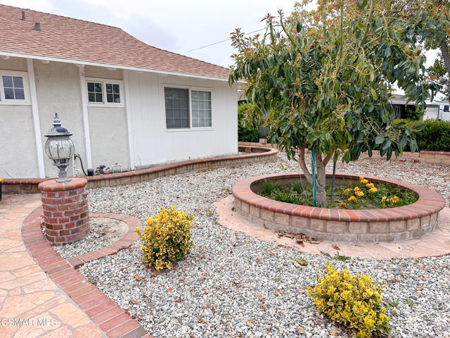 2042 Arcane Street, Simi Valley CA: https://media.crmls.org/mediaz/329390e8-5471-4ba4-bbdc-3ecddecc95cb.jpg