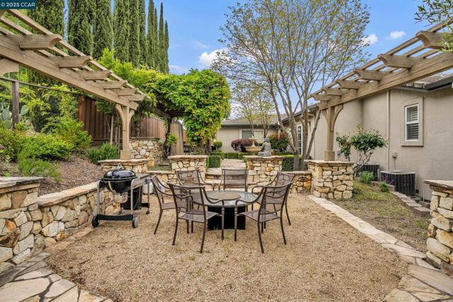 628 Sugarloaf Ct, Walnut Creek CA: https://media.crmls.org/mediaz/3293ce12-230b-4354-b00a-8fcdf75dbe6b.jpg