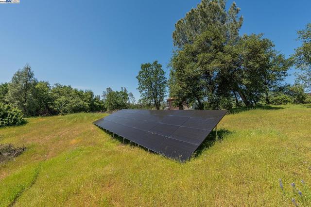 21679 Squaw Grass Trail, Redding CA: https://media.crmls.org/mediaz/3293e4e7-e17c-45d9-ac49-085852786f67.jpg