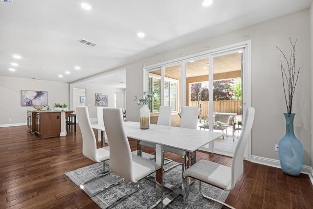 7818 Kennard Ln, San Ramon CA: https://media.crmls.org/mediaz/329425db-8baa-494f-af89-ca74c4e10281.jpg