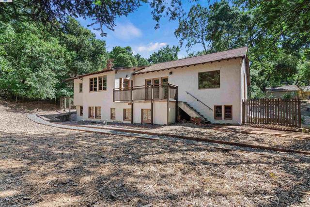 3476 Springhill Rd, Lafayette CA: https://media.crmls.org/mediaz/32946459-2397-42a3-8855-ce31903fbeee.jpg