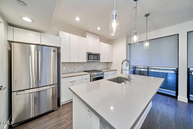 Detail Gallery Image 15 of 41 For 4201 Pennsylvania Ave #C2,  Glendale,  CA 91214 - 4 Beds | 2 Baths