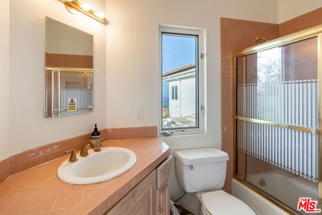 21965 Saddle Peak Road, Topanga CA: https://media.crmls.org/mediaz/32955fa1-0fe8-4650-a2ca-1a12b3a881c3.jpg