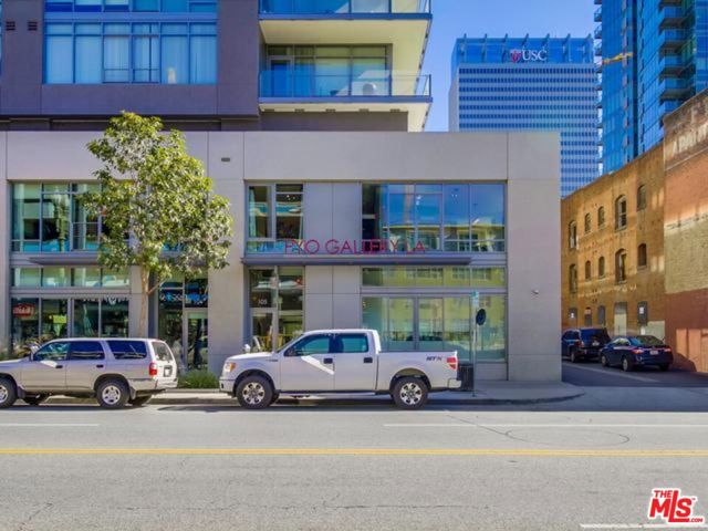 1100 S Hope Street, Los Angeles CA: https://media.crmls.org/mediaz/32956411-6d0e-4ff8-b3c3-d3ede6d40aba.jpg