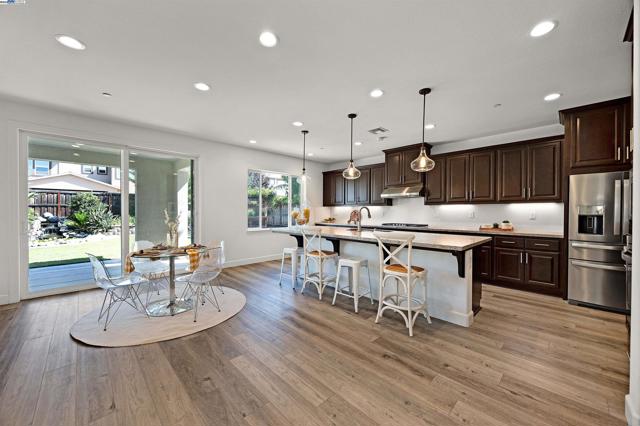 2288 Jessica Way, Tracy CA: https://media.crmls.org/mediaz/3295c6d7-24d8-4713-ab8e-c145f80ac8cb.jpg