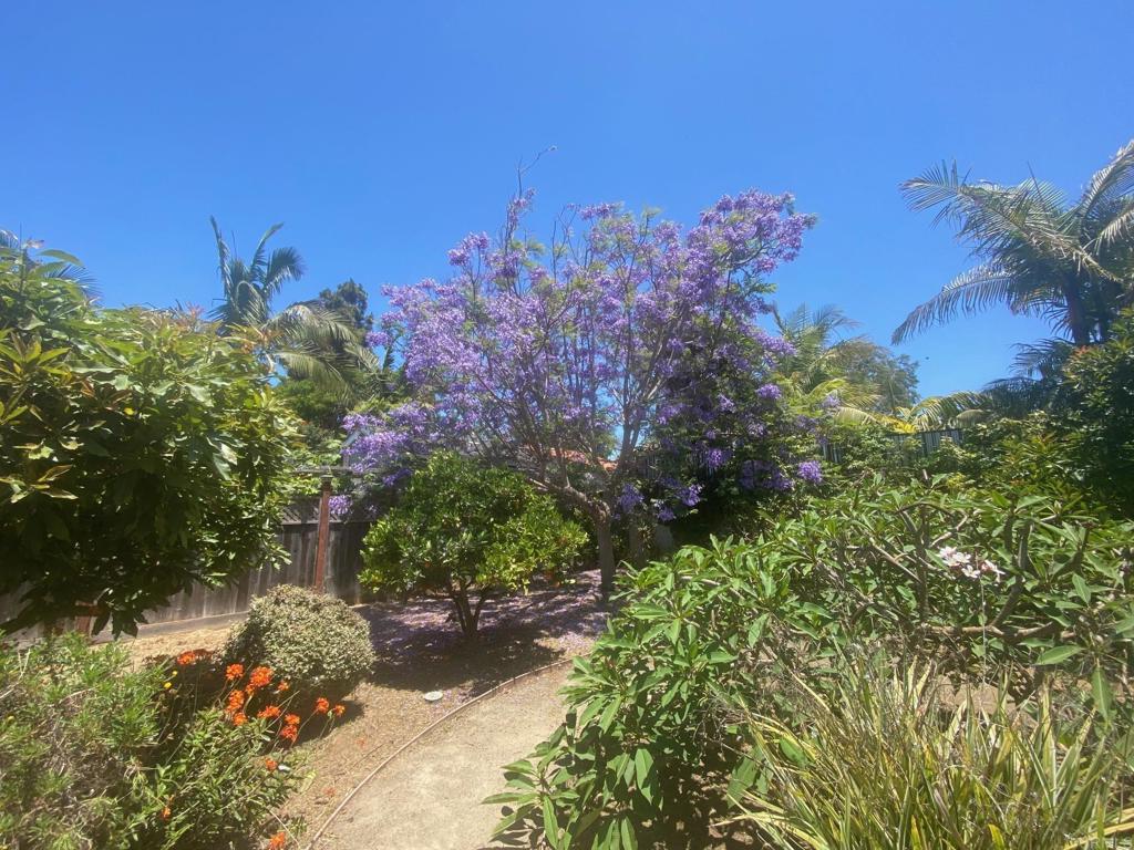 https://media.crmls.org/mediaz/329619aa-74b1-423d-8087-e8318cd356d6.jpg?preset=X-Large