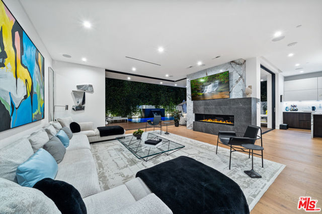 849 N Spaulding Avenue, Los Angeles CA: https://media.crmls.org/mediaz/329633d0-1f04-4417-bbd8-6cadd54784d9.jpg
