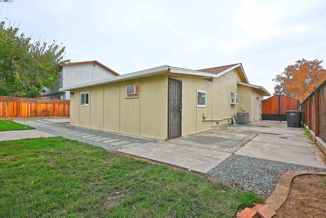 974 Walnut Dr, Oakley CA: https://media.crmls.org/mediaz/32964d35-0ae6-4890-bfe4-e29aaf1b6ff5.jpg