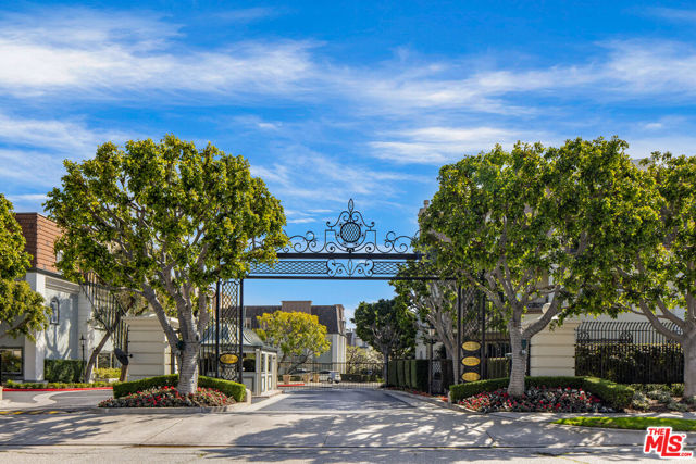 10104 Empyrean Way, Los Angeles, California 90067, 2 Bedrooms Bedrooms, ,2 BathroomsBathrooms,Condominium,For Sale,Empyrean,24426931