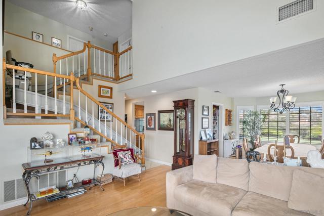 1705 Hawk View Dr, Encinitas CA: https://media.crmls.org/mediaz/3296c06d-4112-4fba-9aed-1d9c773591e1.jpg