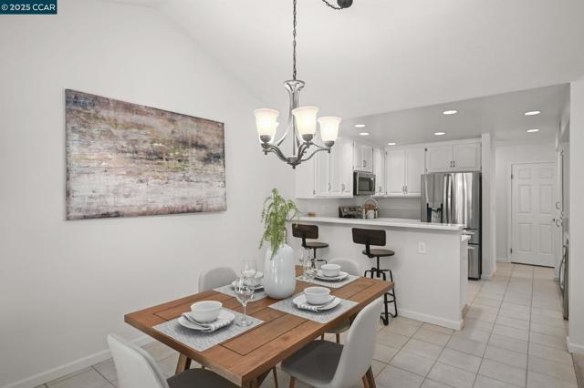 2120 Shady Creek Pl, Danville CA: https://media.crmls.org/mediaz/32972a93-3e2e-4c9c-beef-fbf0d7070c9d.jpg