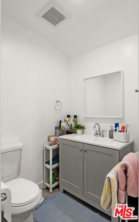 7752 Le Berthon Street, Tujunga CA: https://media.crmls.org/mediaz/32972c5e-d95f-4fdc-9b3d-6b373ff94121.jpg