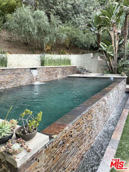 Sparkling Pebble Pool