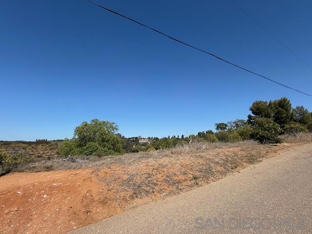 9562 Covey Ln, Escondido CA: https://media.crmls.org/mediaz/32978a8a-3892-43ff-b5c7-e3ca77ba64d8.jpg