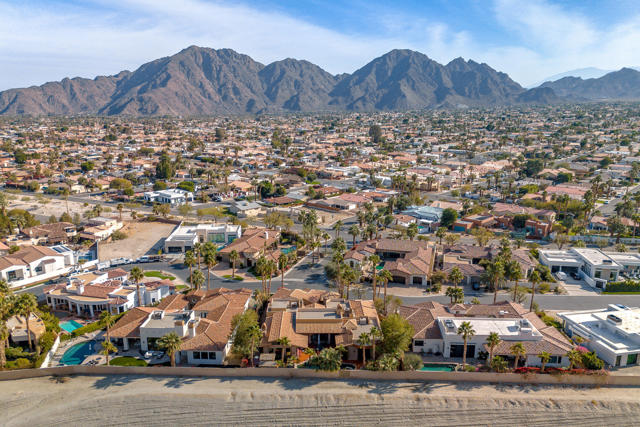 77170 Casa Del Sol, La Quinta CA: https://media.crmls.org/mediaz/32978c5f-40a9-4664-b4d0-a96fab0e9a54.jpg