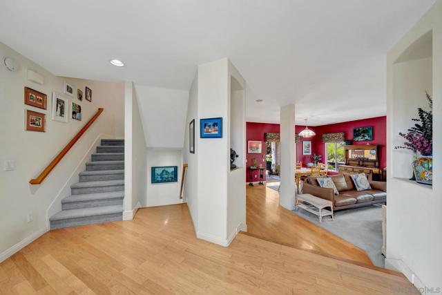 2106 Zachary Gln, Escondido CA: https://media.crmls.org/mediaz/3297b31a-f861-4434-91f8-33dc1f078952.jpg