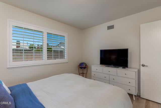 901 Decatur Avenue, Ventura CA: https://media.crmls.org/mediaz/3298bf38-b697-4008-9d0a-6f79ea6d15c3.jpg