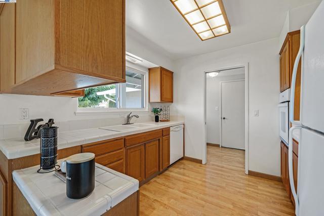 844 Wall St, Livermore CA: https://media.crmls.org/mediaz/3298ccea-f58a-4fbb-9fa6-60d9f6a4182d.jpg