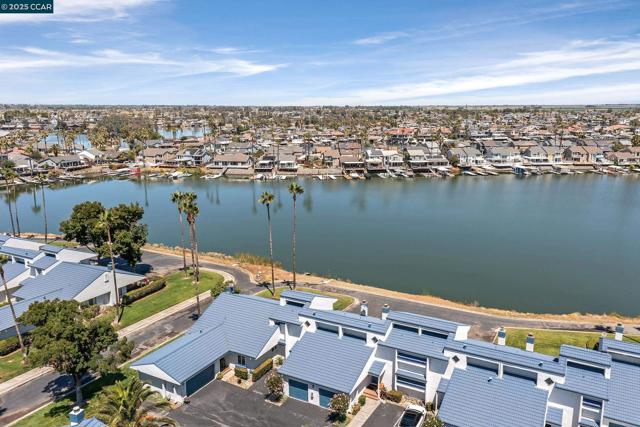 5727 Cutter Loop, Discovery Bay CA: https://media.crmls.org/mediaz/3298e850-20e1-4ef3-976d-ed6746ae0d9b.jpg