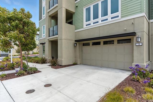 19 Waterline Place, Richmond CA: https://media.crmls.org/mediaz/32993eed-1027-4824-909c-6de0f2ef3cff.jpg