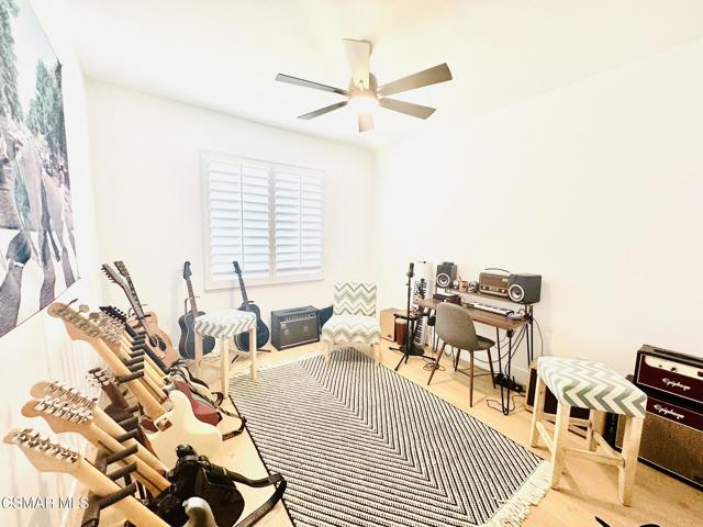 4984 Corral Street, Simi Valley CA: https://media.crmls.org/mediaz/32994a5a-4308-468f-a838-3524214e4724.jpg