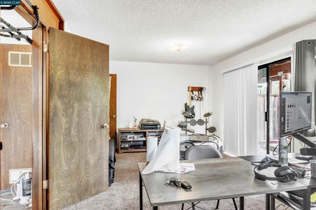 138 Farallon Ct, Aptos CA: https://media.crmls.org/mediaz/32995ad7-6d22-4b91-8d0e-3e606440bf96.jpg