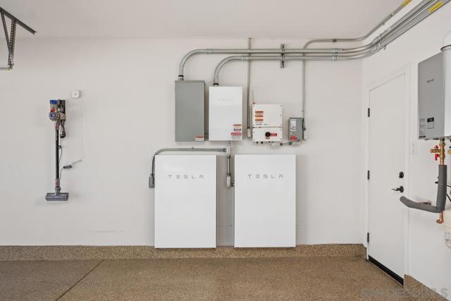 15674 Via Santa Pradera, San Diego CA: https://media.crmls.org/mediaz/32997d56-0ef6-47a6-9734-afdf95f5ff84.jpg