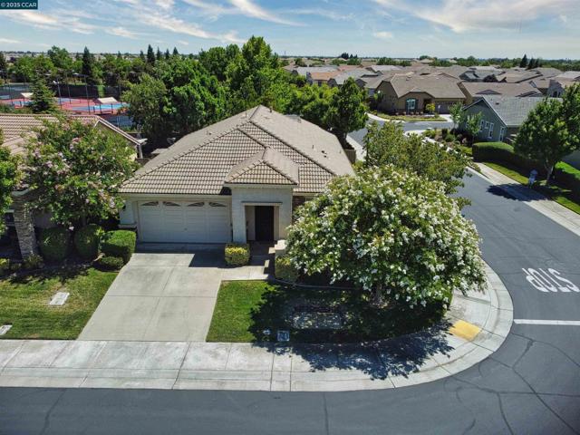 335 Suez Canal Lane, Sacramento CA: https://media.crmls.org/mediaz/3299bbbc-eb74-4c49-96f9-ce5442d11513.jpg