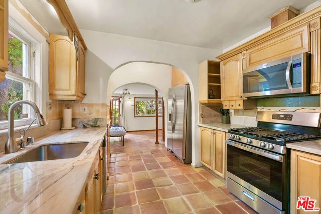 3110 Highland Avenue, Santa Monica CA: https://media.crmls.org/mediaz/329a4191-8241-448a-857c-821cbaccdb37.jpg
