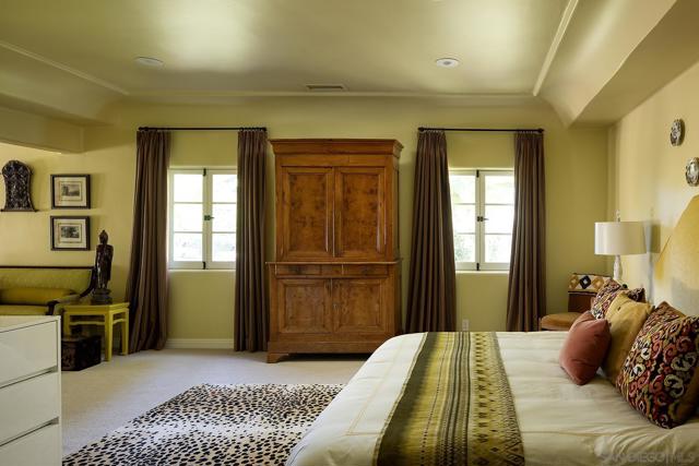 6977 Las Colinas, Rancho Santa Fe CA: https://media.crmls.org/mediaz/329a629f-acf5-4d4d-987b-67c44a6c199d.jpg