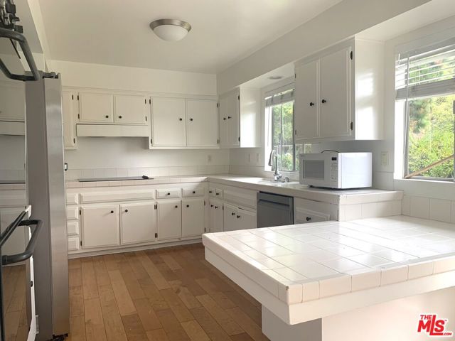 2318 Cheryl Place, Los Angeles CA: https://media.crmls.org/mediaz/329a6388-3ba7-4c10-8448-c080e60160fa.jpg