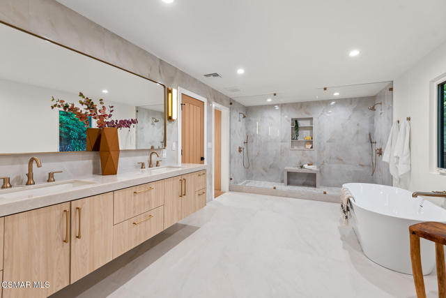 31652 Blue Meadow Lane, Westlake Village CA: https://media.crmls.org/mediaz/329ab7a8-e0b0-4941-91ca-7569a96ac4fd.jpg