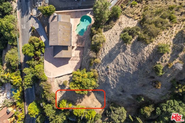1181 Somera Road, Los Angeles CA: https://media.crmls.org/mediaz/329b28db-7ee8-4ec7-9a1d-5f219eef2334.jpg