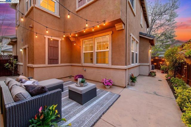 3989 Strafford Ct, Dublin CA: https://media.crmls.org/mediaz/329b3847-5d49-44f0-85c2-b57359b2c4a9.jpg