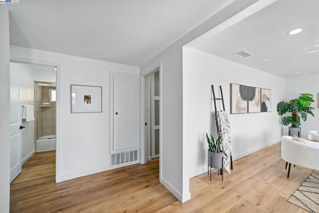 35 San Joaquin Pl, Novato CA: https://media.crmls.org/mediaz/329b4b4f-9237-43c2-be52-5b950981513a.jpg
