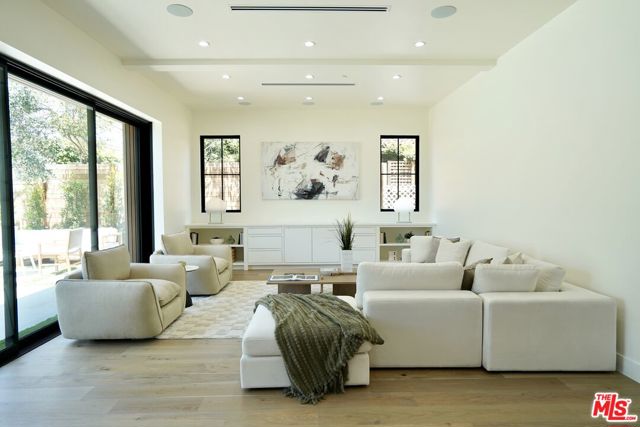 1441 S Oakhurst Drive, Los Angeles CA: https://media.crmls.org/mediaz/329c17c6-1827-482a-858c-3bb015ad6dbc.jpg