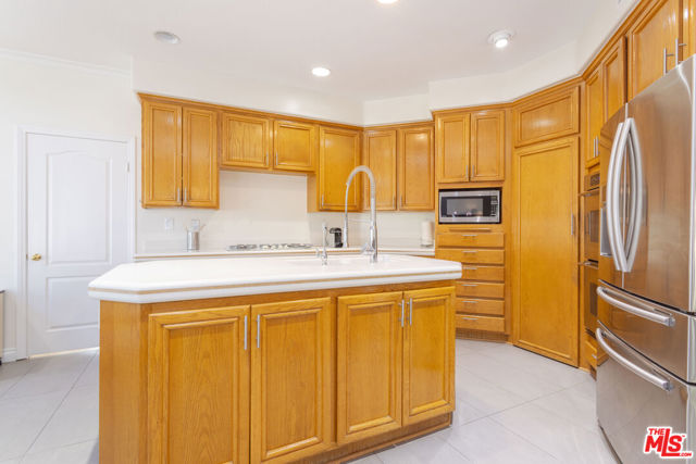 27350 Landon Place, Valencia CA: https://media.crmls.org/mediaz/329c6b39-1c35-484c-a63b-4ff15d36017b.jpg