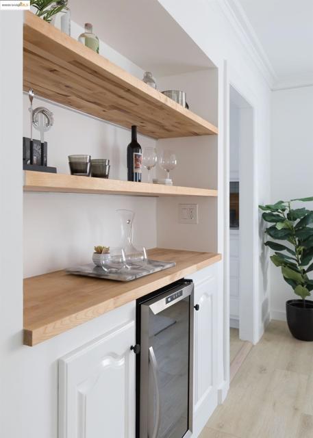 3508 Lyon Ave, Oakland CA: https://media.crmls.org/mediaz/329c776e-4ff5-487f-a8ac-9b812dcf9a96.jpg