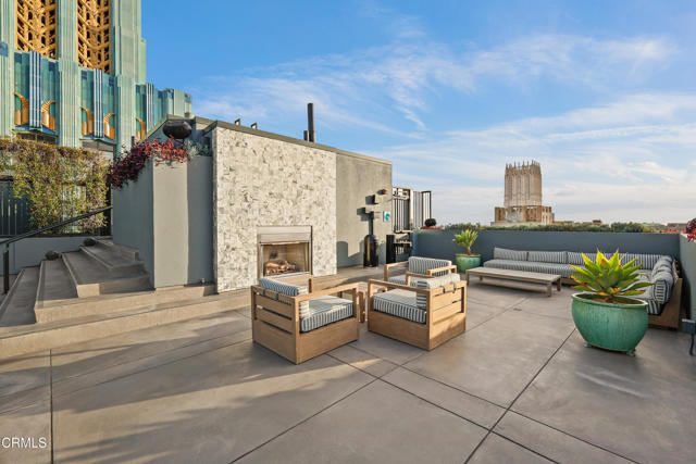849 S Broadway, Los Angeles CA: https://media.crmls.org/mediaz/329cc129-1f3c-497a-a3b9-dcd3ef7709dc.jpg