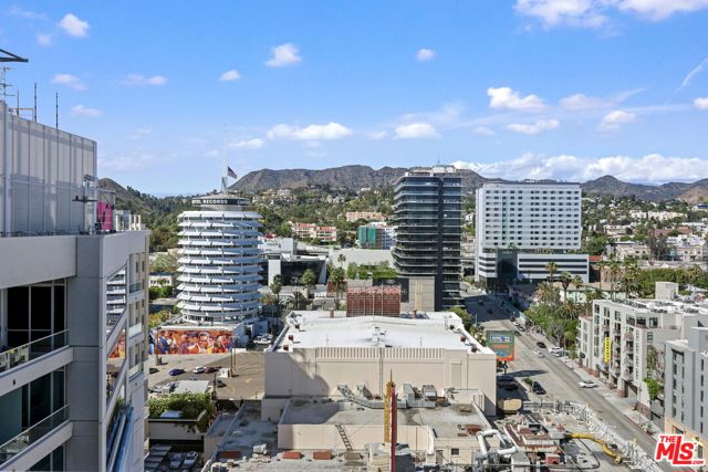 6250 Hollywood Boulevard, Los Angeles CA: https://media.crmls.org/mediaz/329cc8c0-05e3-430c-843c-16e4083e8ff7.jpg