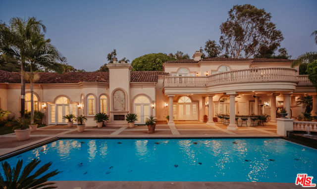 16727 Camino Sierra Del Sur Drive, Rancho Santa Fe CA: https://media.crmls.org/mediaz/329cdd2c-d4a9-4276-a2d8-8cc6a88b290e.jpg