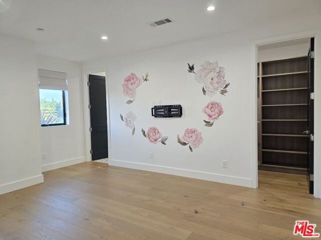 18026 Valley Vista Boulevard, Encino CA: https://media.crmls.org/mediaz/329ce8c1-0f5d-40eb-8296-5c468508b8a7.jpg