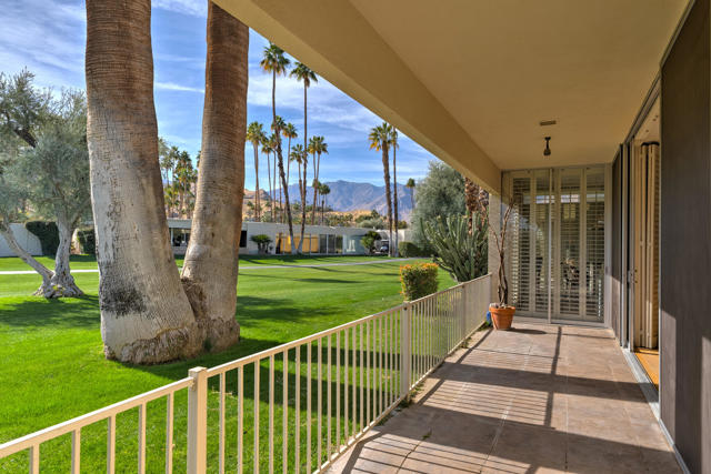 209 Desert Lakes Drive, Palm Springs CA: https://media.crmls.org/mediaz/329d142e-46af-4048-bc9a-a822a82f6011.jpg