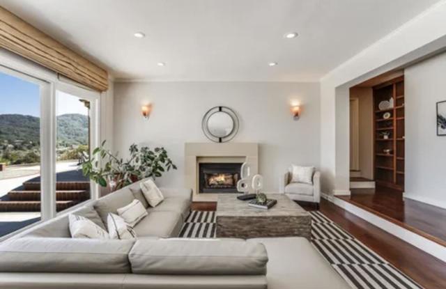 985 Woodview Place, San Jose CA: https://media.crmls.org/mediaz/329ddb4a-4262-4ec8-ac15-df5b57fb12ab.jpg
