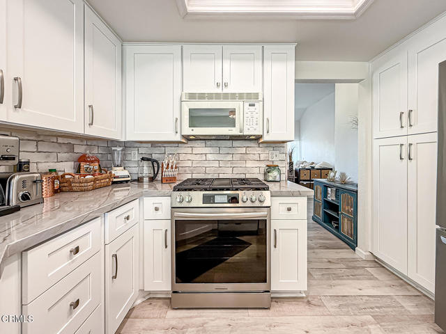 5965 Paseo Encantada, Camarillo CA: https://media.crmls.org/mediaz/329ed04b-2ec4-4572-a25c-7990184a44fa.jpg